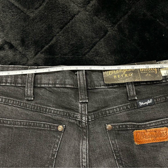 NWT Wrangler Women's Retro Bailey Shorts - Picture 6 of 9